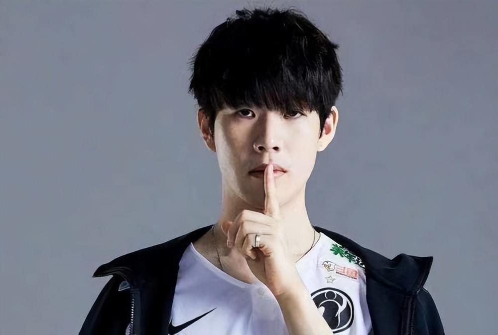 Team Liquid 官方将 kamyk 置于替补席