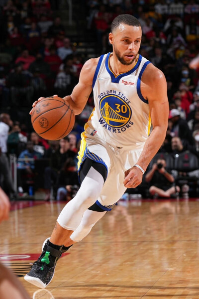 NBA伤病更新：库里因伤缺席一场比赛,